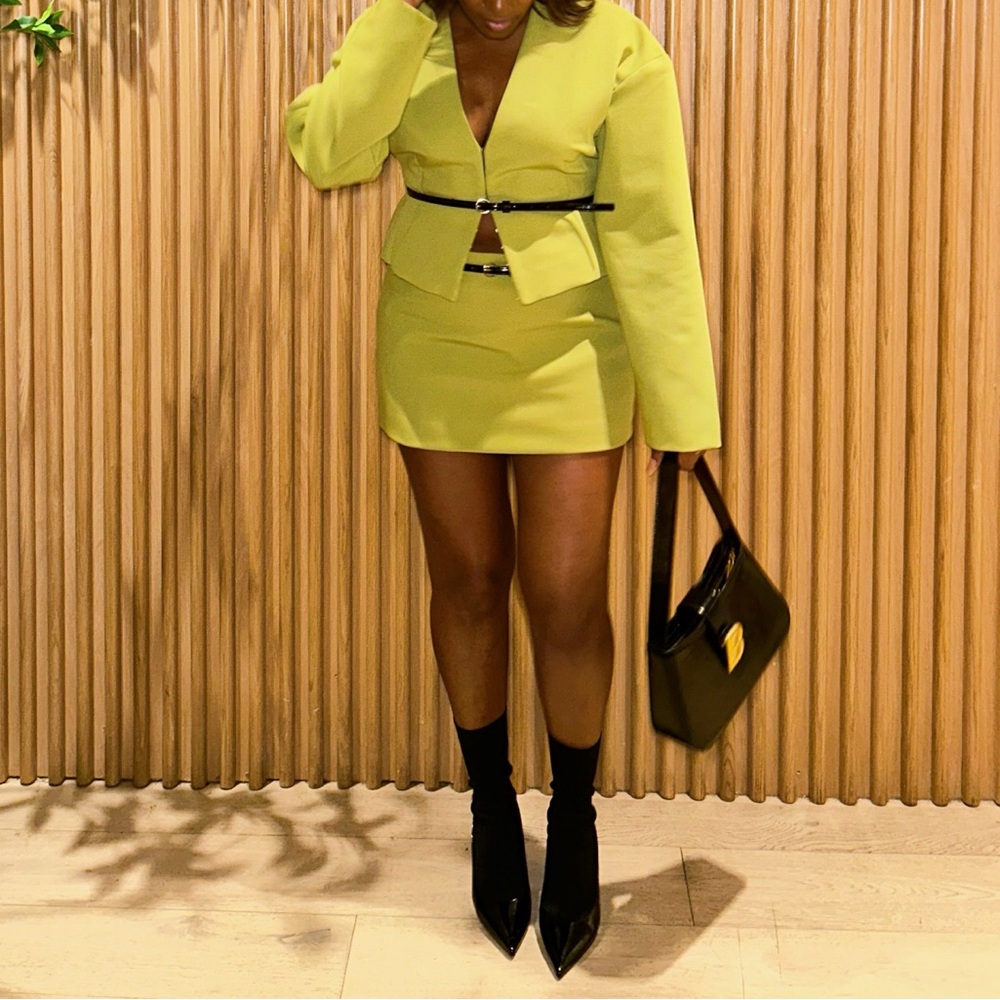 Zara cute two piece belted blazer and mini skirt set💚